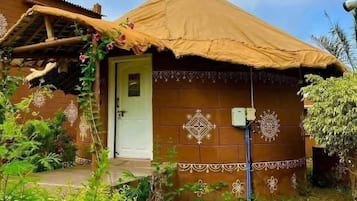 Deluxe Tent | Exterior