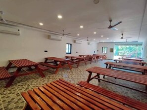 Deluxe Cottage | Dining