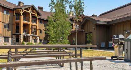 WorldMark Yellowstone – Walk to Park Entrance – 2BR Sleeps 6 – June 12–19 ONLY