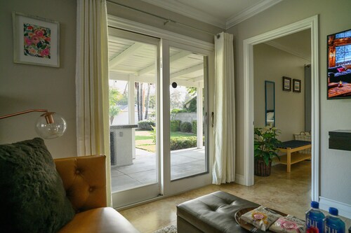 Serene Bungalow • Lush Garden • Prime Location