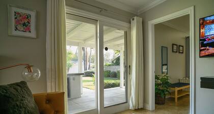 Serene Bungalow • Lush Garden • Prime Location