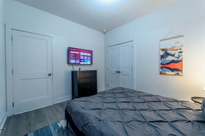 Iron/ironing board, WiFi, bed sheets - Serene 4BR Home with Spacious Backyard (Charlotte)