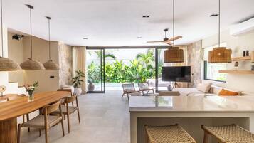 Luxury-Villa, 2 Schlafzimmer, eigener Pool, Gartenblick | Wohnbereich