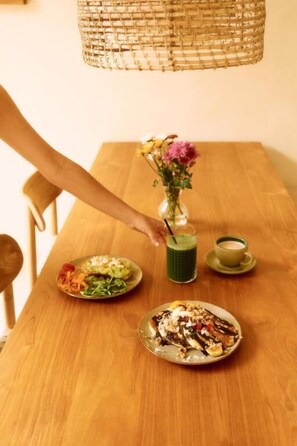 Villa, privézwembad, uitzicht op tuin | Dineren