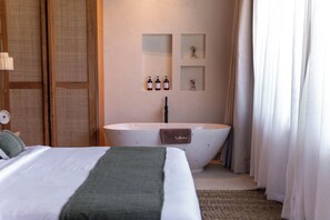 Luxury Villa, Private Pool, Garden View | Premium bedding, memory-foam beds, minibar, in-room safe - La Brava  (Pecatu)