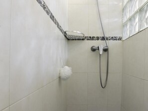 Shower, hair dryer, towels - Sunstay Sirius Flat II Mijas (Mijas)
