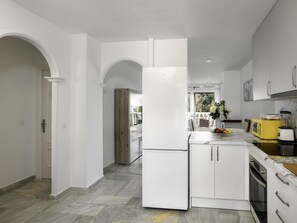 Fridge, microwave, oven, coffee/tea maker - Sunstay Sirius Flat II Mijas (Mijas)