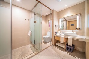 Shower, free toiletries, hair dryer, slippers - Lavande Hotel Huanghuagang Metro  (Guangzhou)