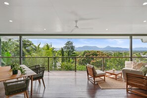 Outdoor dining - Bel Air Vista Aurora (Whitfield)