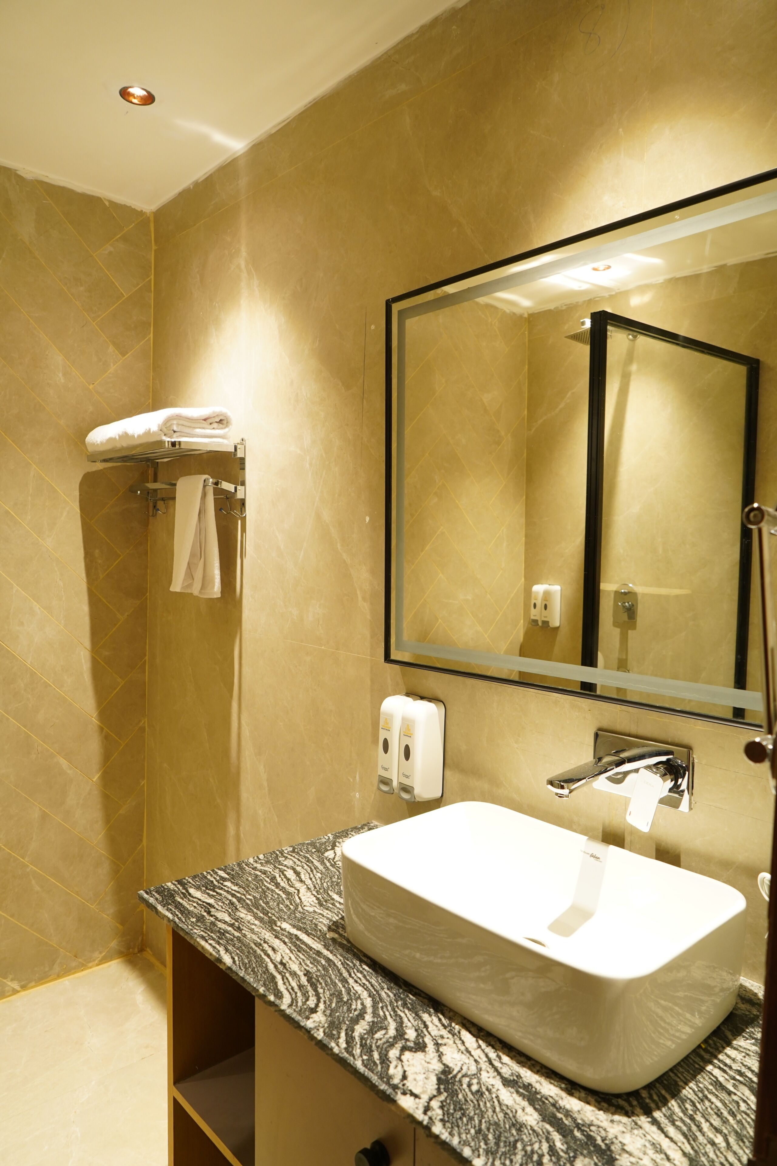 Deluxe Double Room, City View | Bathroom