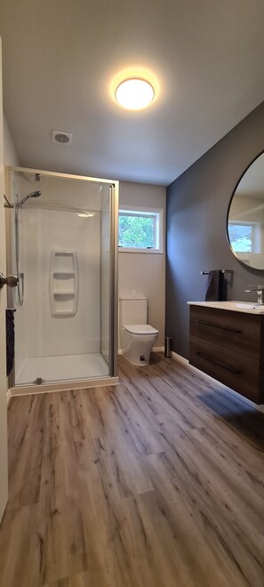 Shower, hair dryer, towels, soap - Ai's Rural Retreat 4 (Motueka)