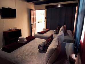 Chambre avec lits jumeaux, salle de bains privée