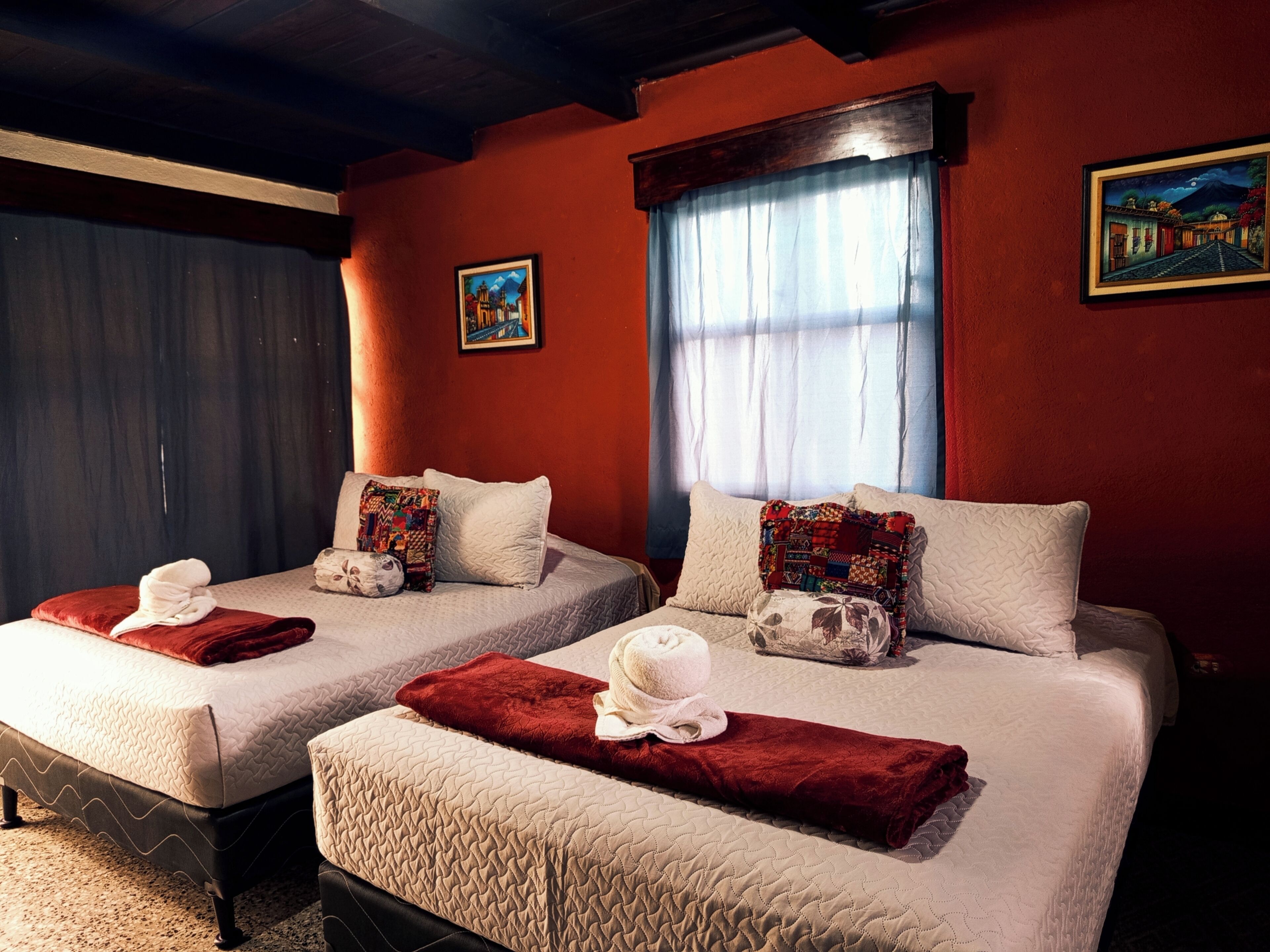 Chambre avec lits jumeaux, salle de bains privée