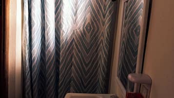 Basic Twin Room, Private Bathroom | Bathroom