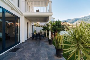 Outdoor dining - GuestReady - Apartment with lush garden in Funchal (Funchal)