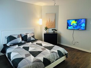 Iron/ironing board, Internet, bed sheets - Charming 3-bedroom house in Houston perfect for your getaway (Houston)