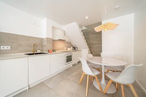 Fridge, microwave, oven, dishwasher - GuestReady - Charming duplex in the Alfama heart (Lisbon)