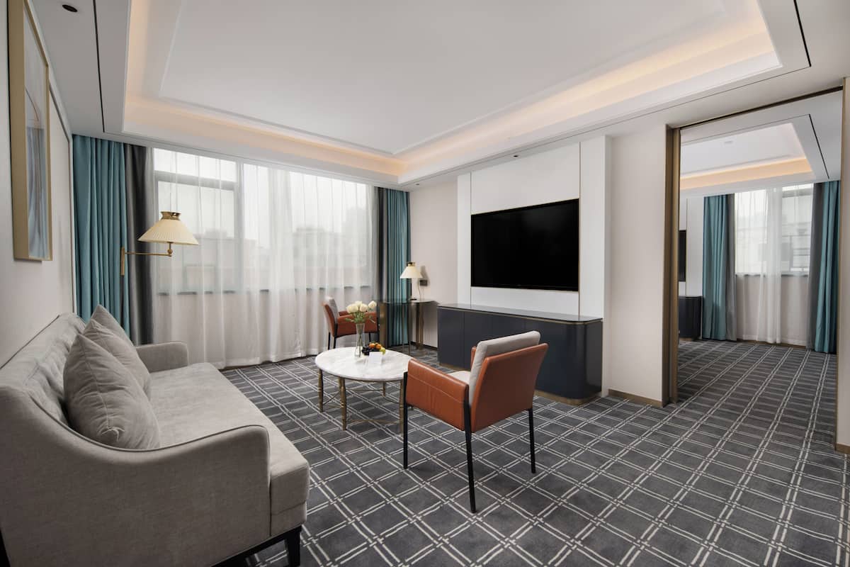 Luxury-Suite, Stadtblick | Wohnbereich