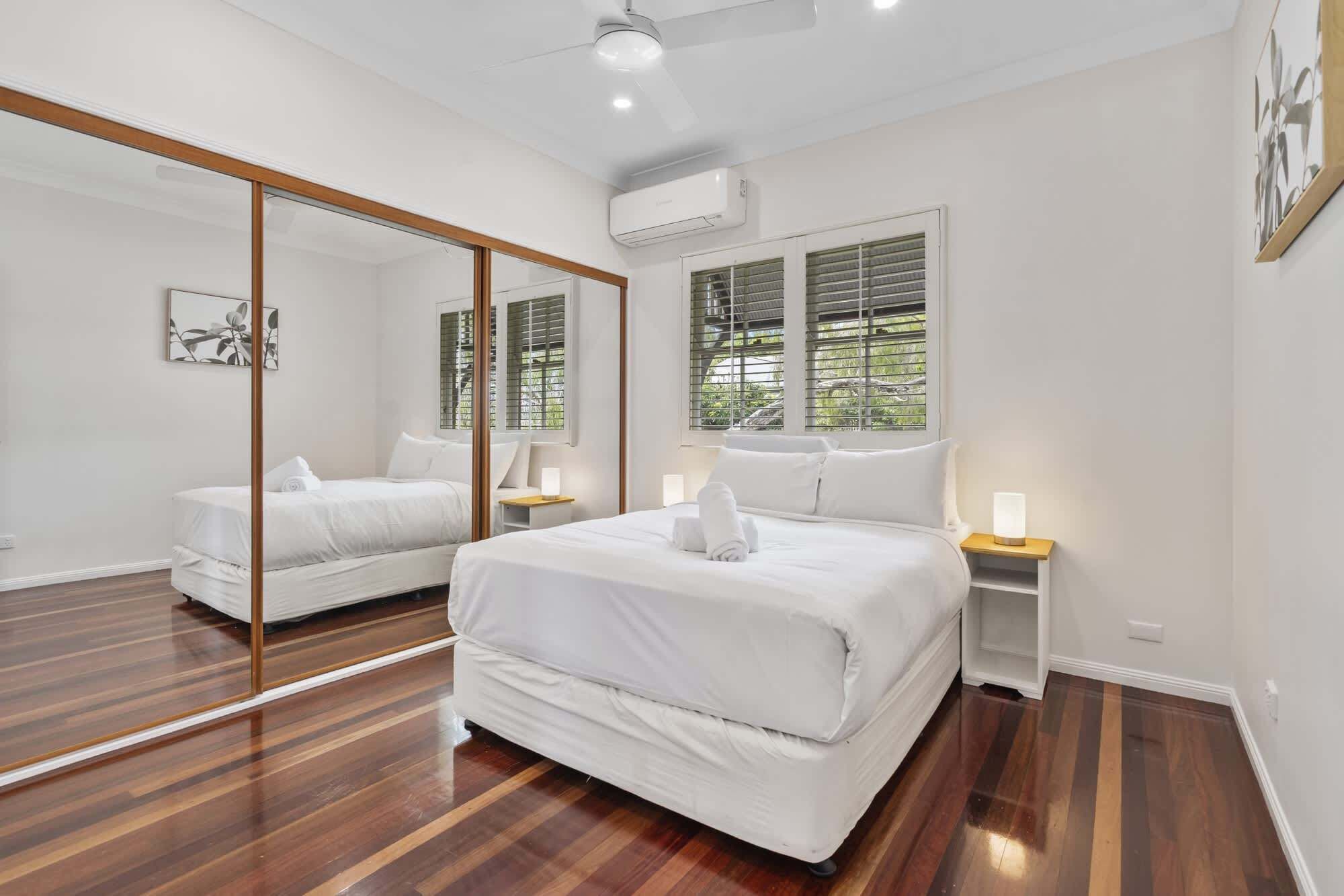 Iron/ironing board, bed sheets