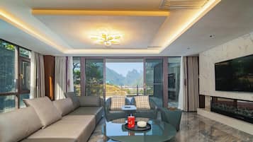 Luksusvilla, utsikt mot høyde | Oppholdsområde