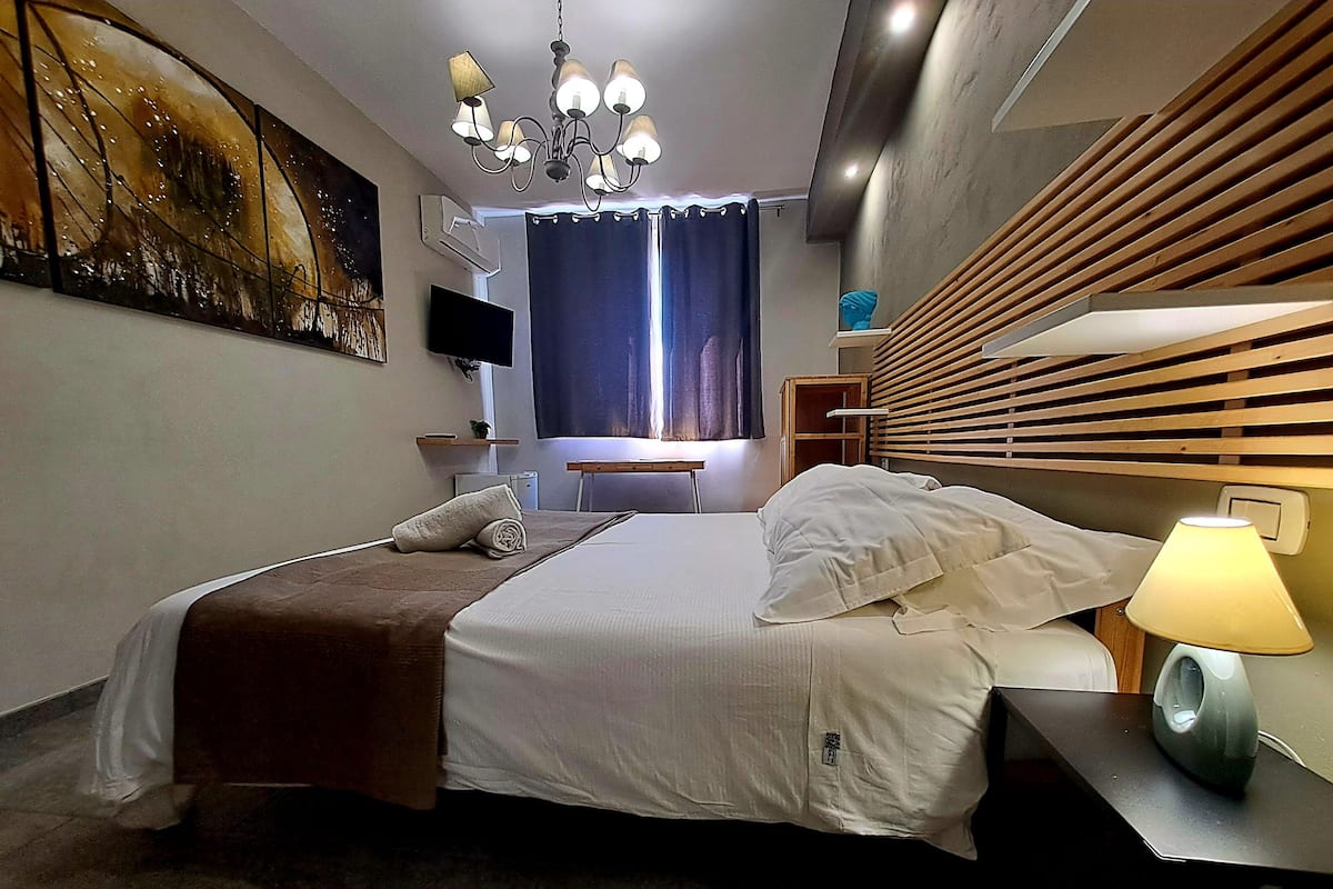 Studio Deluxe, 1 giường cỡ queen, quang cảnh biển | Bàn, truy cập Internet không dây miễn phí