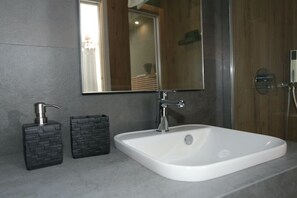 Deluxe Studio, 1 Queen Bed, Sea View | Bathroom | Shower, hair dryer, towels, soap - Agrigento Bed (Agrigento)
