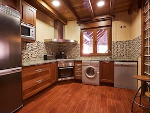 Private kitchen - Winahost Fanega II Beautiful 404 m² rural house (PEÑALBA DE AVILA)