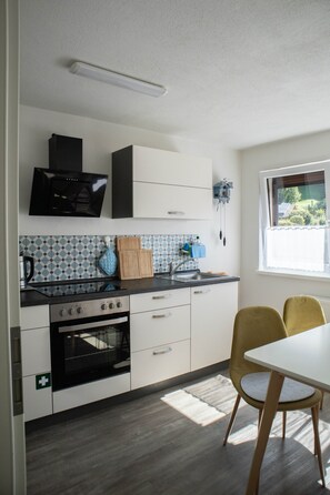 Fridge, microwave, oven, stovetop - Schwarzwaldmarie Apartment – Renovated, Balcony & Terrace, Skiing, Feldberg, Todtnau (Todtnau)