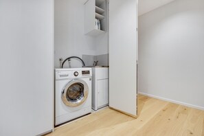 Interior - High-Rise Luxe Southbank 2BR w/Pool, Gym & Views (Southbank)