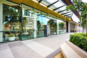 Exterior detail - High-Rise Luxe Southbank 2BR w/Pool, Gym & Views (Southbank)