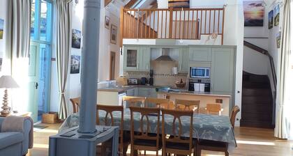 Leys, 5-star barn conversion. Lyme Regis, Jurassic Coast, River Cottage nearby