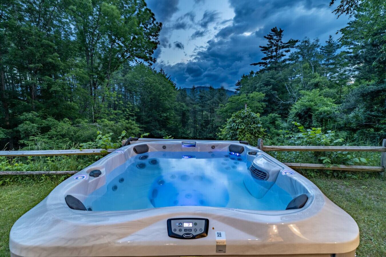 Bañera de hidromasaje al aire libre