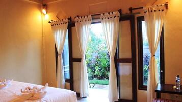 Standard Double Room, Balcony, Courtyard View | Desk, free WiFi