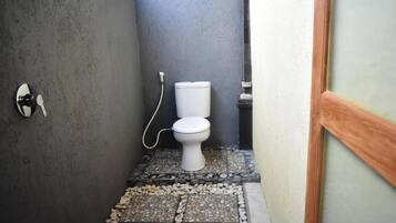 Deluxe Double Room, Balcony, Garden View | Bathroom