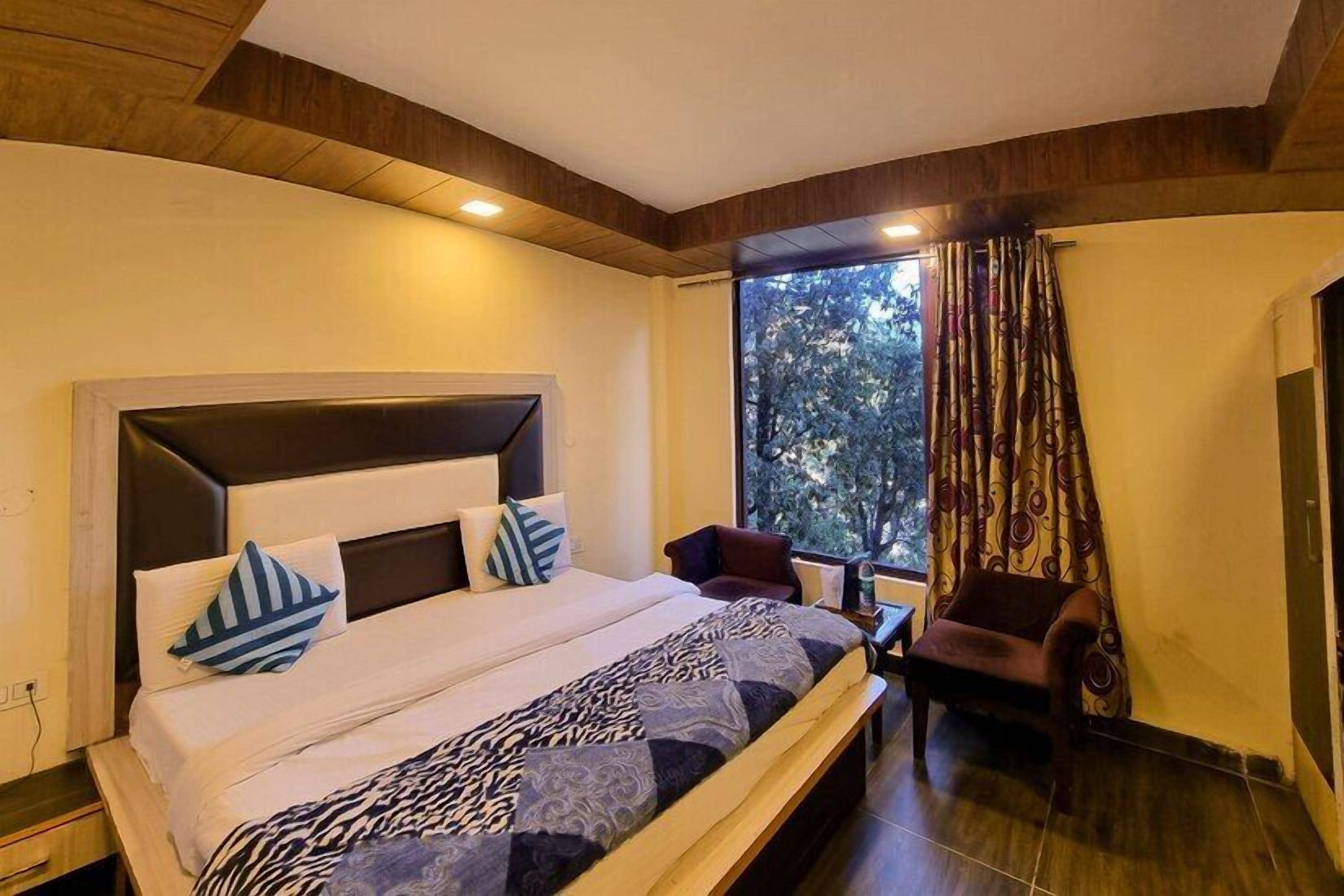 Premium Room, Valley View | Laptop workspace, iron/ironing board, free WiFi, bed sheets