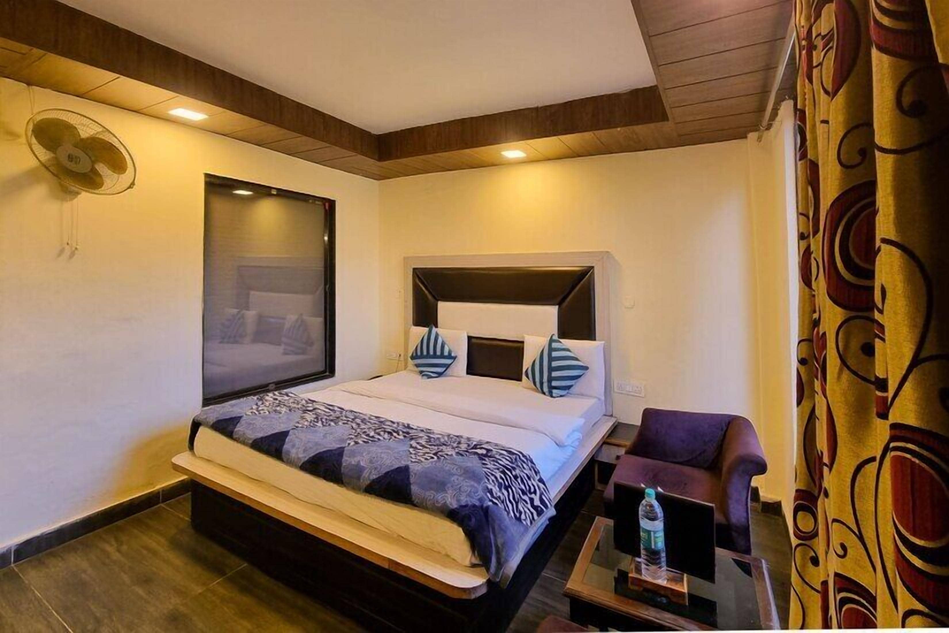 Premium Room, Valley View | Laptop workspace, iron/ironing board, free WiFi, bed sheets
