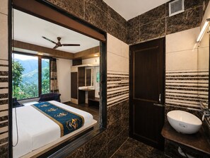 Bathroom - Kavin Highland - The Mall (Dalhousie)
