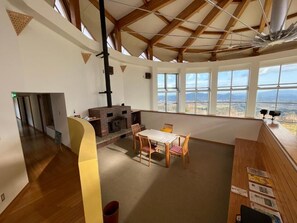 Interior - Lodge Cowbell (Takko)