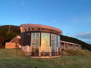 Exterior - Lodge Cowbell (Takko)