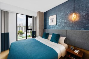 In-room safe, soundproofing, free cots/infant beds, free WiFi - basePLUS-Binjiang Serviced Apartment (Shanghai)