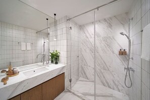 Superior Double Room, 1 Katil Ratu (Queen), City View | Bilik Mandi | Pancuran mandi, kelengkapan dandanan diri percuma, pengering rambut 