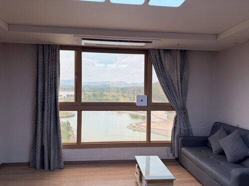 Clark Central 1BR Stay