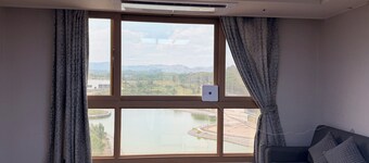 Clark Central 1BR Stay