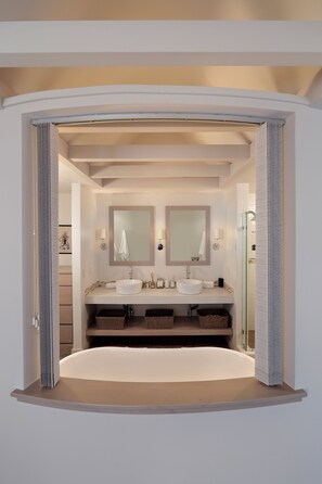 House, Multiple Beds, Pool Access, Pool View (Refugio Estate) | Bathroom - Refugio Estate (Paso Robles)