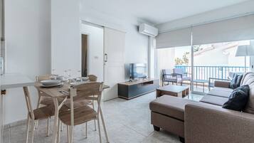 Appartamento, balcone, vista mare | Area soggiorno