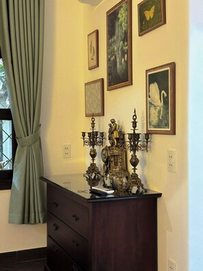 皇家开间, 1 张特大床, 花园景观 | 住宿内部