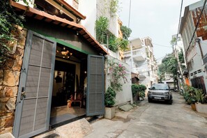 Front of property - The ChiMi Homestay & Coffee (TP. Ho Chi Minh)