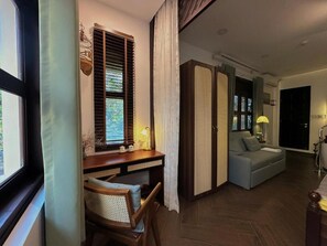 Signature Single Room, 1 Katil Raja (King), Garden View | Ruang tamu