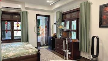 Kahden hengen design-huone yhdelle, 1 suuri parisänky, näköala pihalle