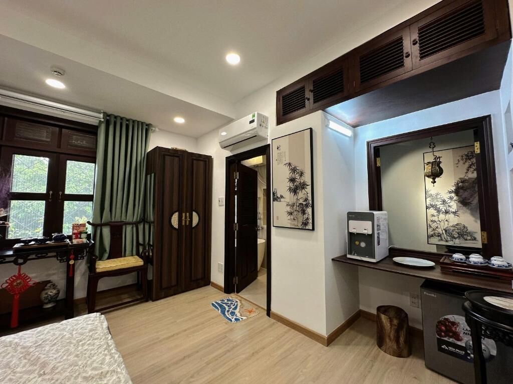 Classic Studio, 1 King Bed, Garden View